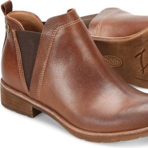 ISO: Sofft Bergamo booties size 9.5